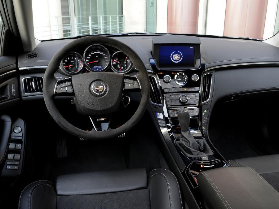  Cadillac CTS-V 2010 года  (EU) (фото 13 из 14)